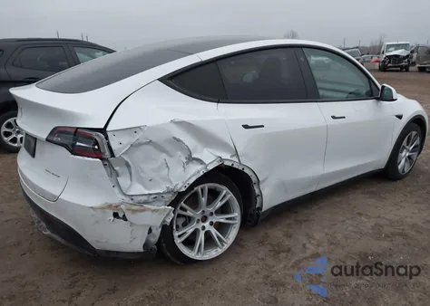 2022 Tesla Model Y Long Range Dual Motor All-Wheel Drive z USA, uszkodzony, nr VIN 7SAYGAEE9NF507600